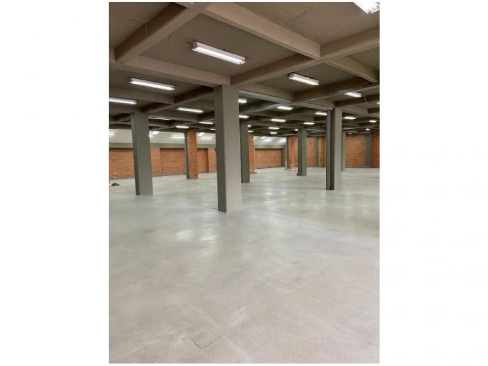 EDIFICIO BODEGA DE 3.565 M2 EN VENTA, SECTOR PUENTE ARANDA — foto 2