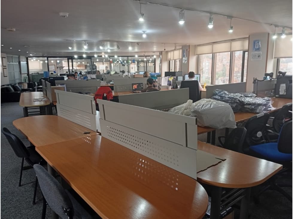 EXCELENTE OFICINA EN VENTA, SECTOR QUINTA CAMACHO — foto 2