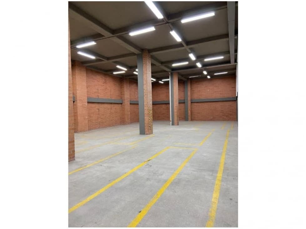 EDIFICIO BODEGA DE 3.565 M2 EN VENTA, SECTOR PUENTE ARANDA — foto 4