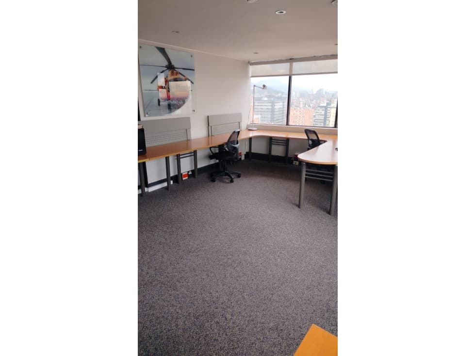 OFICINA EN VENTA, SECTOR EMPRESARIAL, QUINTA CAMACHO — foto 2