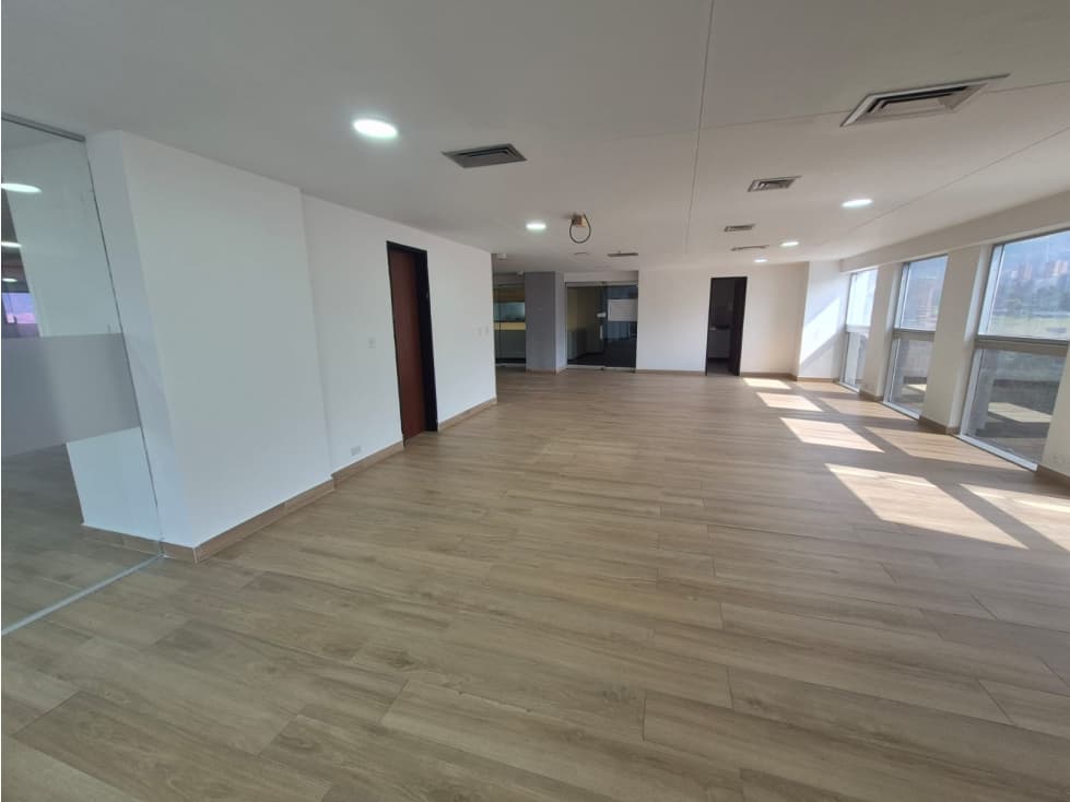 OFICINA EN ARRIENDO - EL POBLADO — foto 3