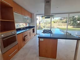 SE VENDE CASA EN SECTOR DE ENVIGADO EN ROBLEALTO