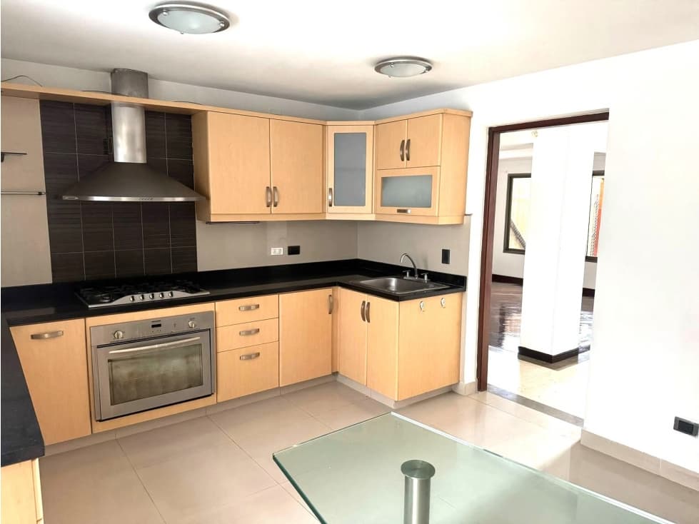 ARRIENDO CASA DE DOS NIVELES EN POBLADO - PALMAS — foto 4