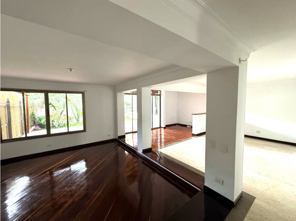 ARRIENDO CASA DE DOS NIVELES EN POBLADO - PALMAS — foto 2