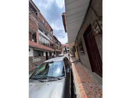 CASA LOTE EN VENTA - OBRA 2000 (IDEAL PARA CONSTRUCCION)