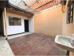Casa lote en venta Villa hermosa, a dos cuadras del parque