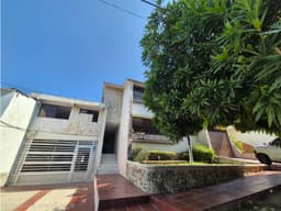 Venta casa trifamiliar de 367m2 a 1 cuadra del viva, Barranquilla AT