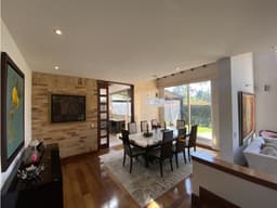 Casa de 4 habitaciones para venta sobre la Variante