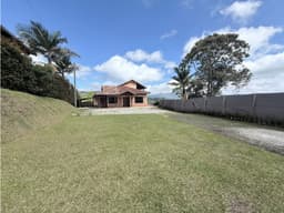 CASA EN ARRIENDO