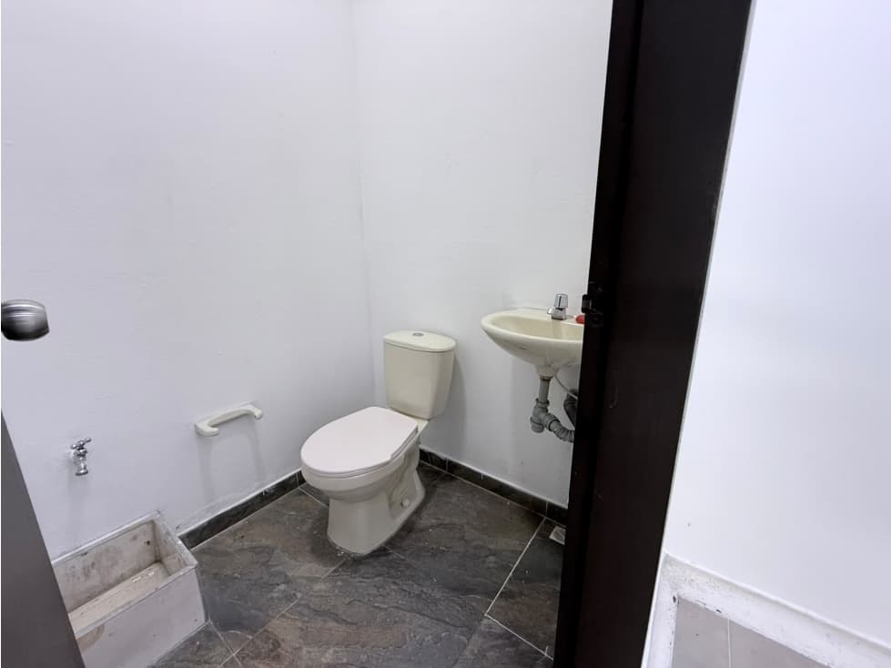 LOCAL EN ARRIENDO — foto 5