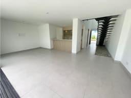 SE VENDE CASA CAMPESTRE CERCA AL CLUB CAMPESTRE