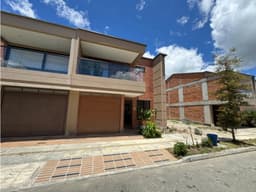Venta de casa para estrenar en San antonio, Rionegro 165 mts