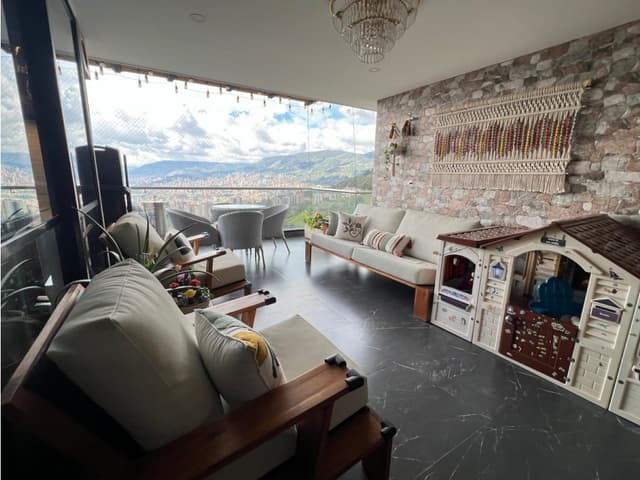 Venta de apartamirador en Sabaneta, 166 mts Las Lomitas