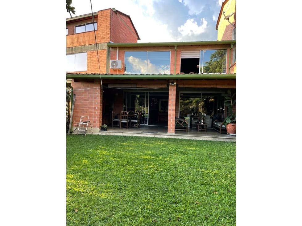 Venta casa de 2 niveles en Envigado Transversal Intermedia — foto 3