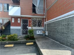 Venta de Casa bifamiliar en Itagui - Yarumito