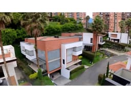Se Vende Hermosa Casa en Sabaneta Zona Plana528 mts