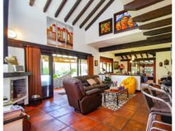 EXCLUSIVA CASA CAMPESTRE EN LLANOGRANDE / AP
