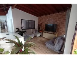 Venta Apartamento 122m2 5 alcobas y patio en Los Naranjos Itagüí