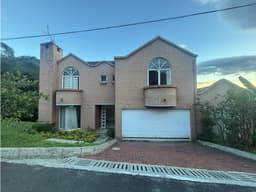 Casa en arriendo sector Altos del Poblado, Medellín
