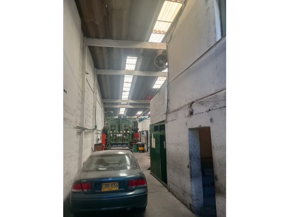 BODEGA PENSILVANIA -PUENTE ARANDA 400 m2 $1.650.000.000 — foto 5