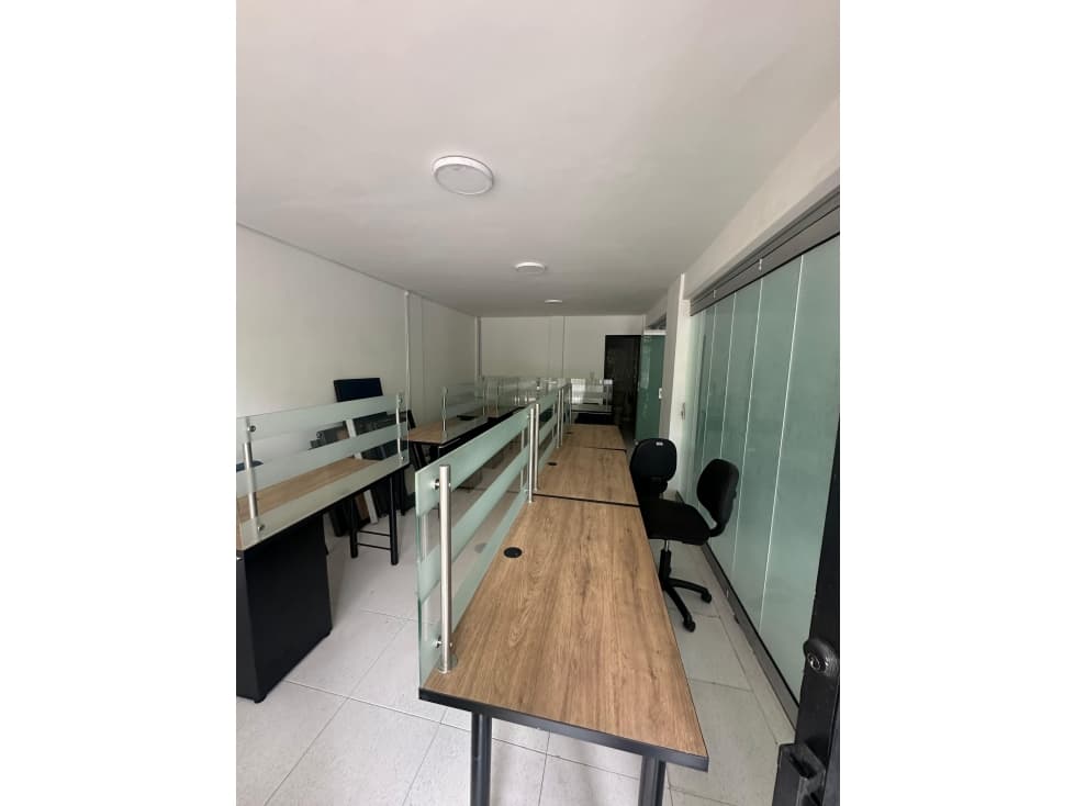 SE ARRIENDA EXCELENTE OFICINA AMOBLADA — foto 3