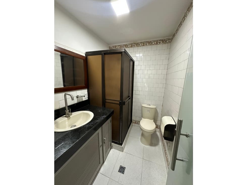 SE ARRIENDA EXCELENTE OFICINA AMOBLADA — foto 4