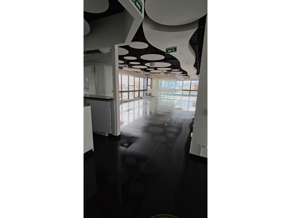 ARRIENDO OFICINA EDIFICIO SKANDIA BOGOTA — foto 2