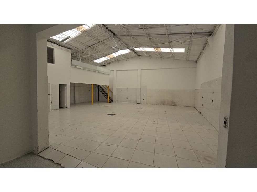 Bodega en zona Comercial. EN VENTA | Santa Sofía — foto 4