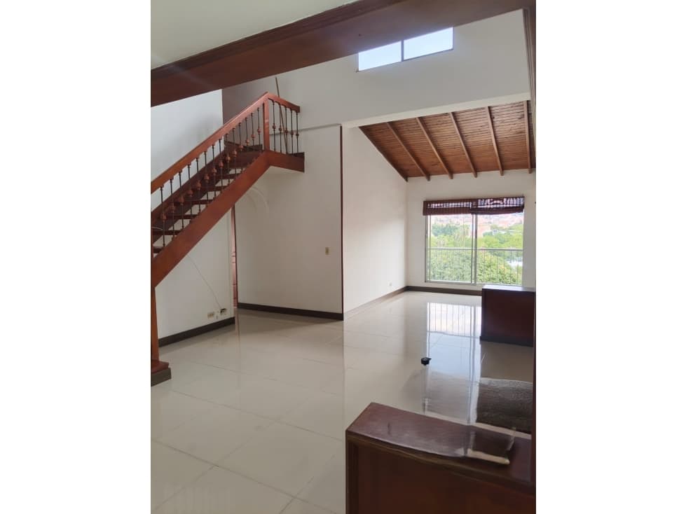 Venta apartamento Dúplex. Envigado.1 cuadra de Av Poblado. — foto 1