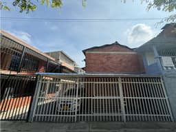 VENTA DE CASA ESQUINERA 2 PISOS ACCESO VEHICULAR BARRIO COMPARTIR AC