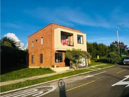 CASA EN VENTA EN EL CARMEN DE VIBORAL - PARA ESTRENAR
