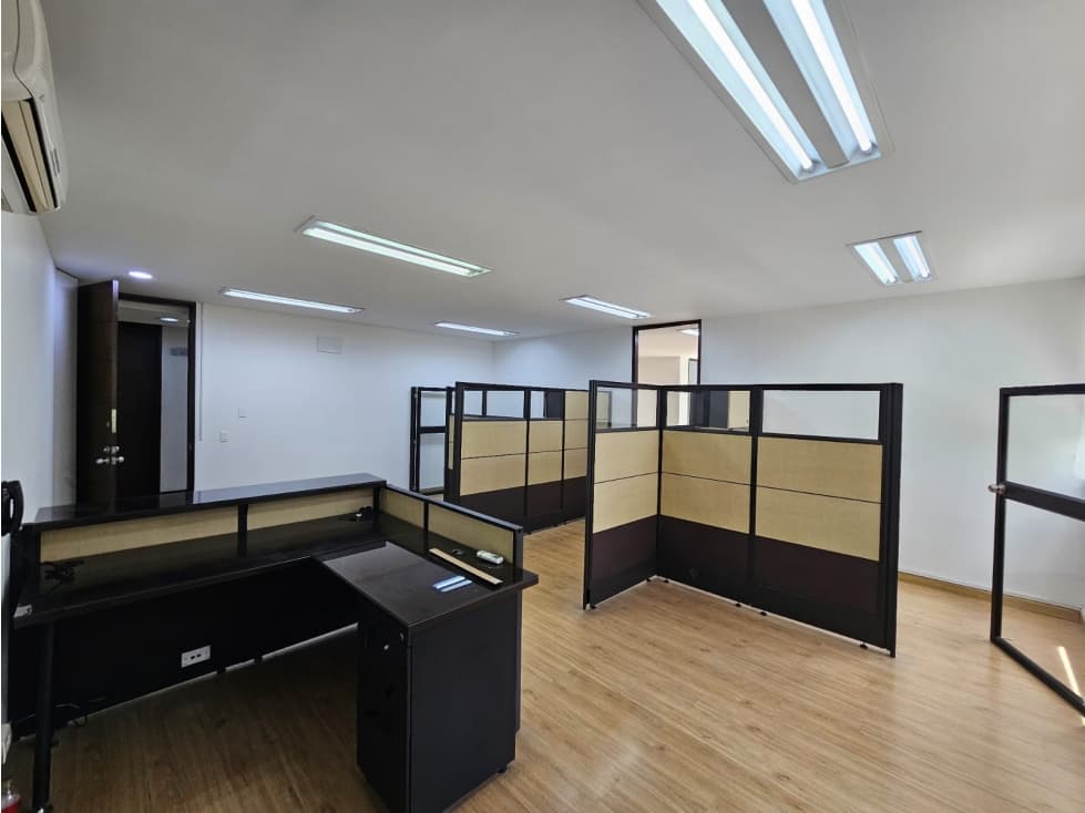 ARRIENDO OFICINA POBLADO — foto 1