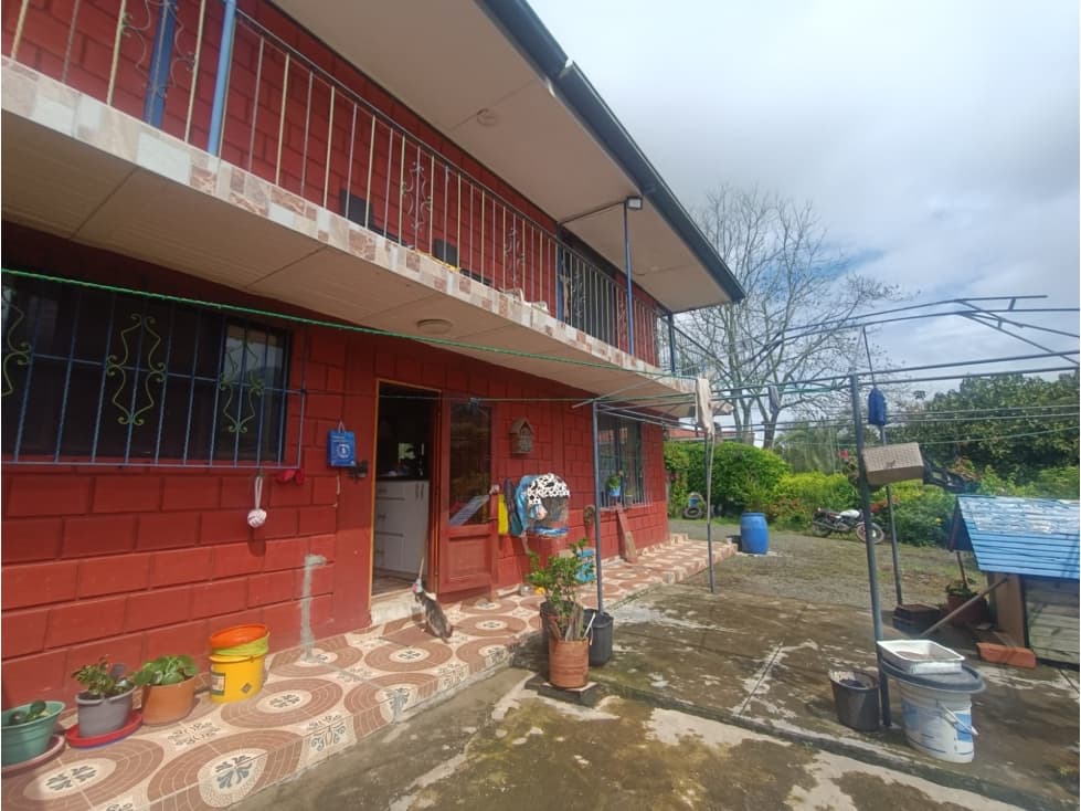 CASA CON LOTE EN COMBIA — foto 4
