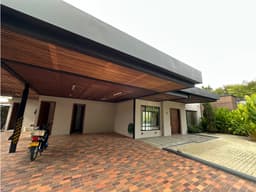 SE VENDE CASA DE LUJO EN EL RETIRO ANTIOQUIA.