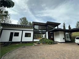 SE VENDE CASA DE LUJO EN EL RETIRO, ANTIOQUIA.