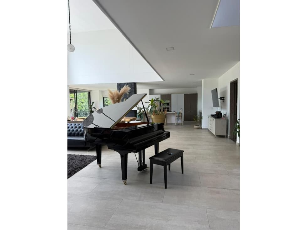 SE VENDE CASA DE LUJO EN LLANOGRANDE — foto 3