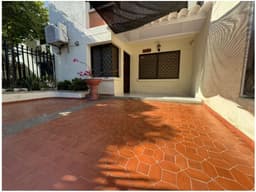 SE VENDE CASA FAMILIAR AV LIBERTADOR SANTA MARTA F.V
