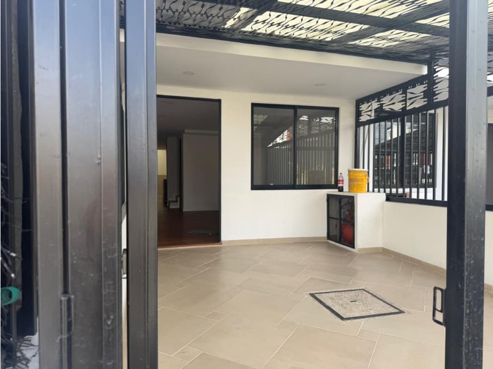 CASA EN VENTA EN BARRIO WEST TOWN, COTA — foto 3