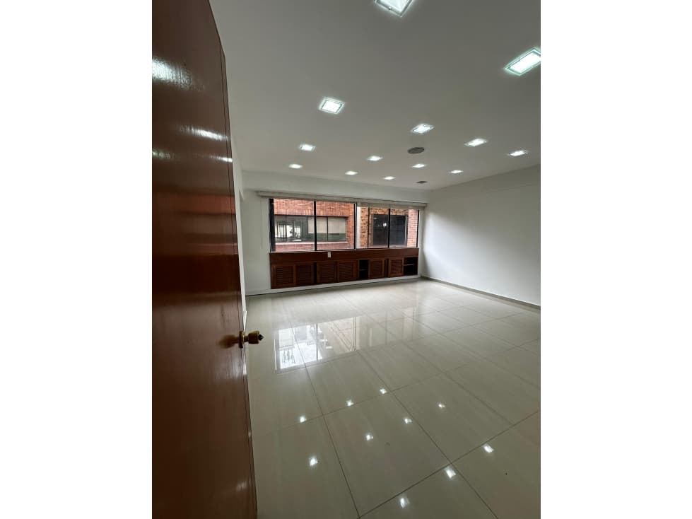 OFICINA EN EDIFICIO ROYAL 93 BOGOTÁ — foto 2
