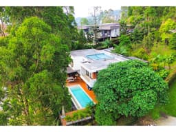 Casa campestre en la ciudad con Piscina Poblado - Calera