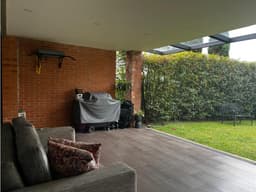 Casa de 2 pisos en Loma de ayurá