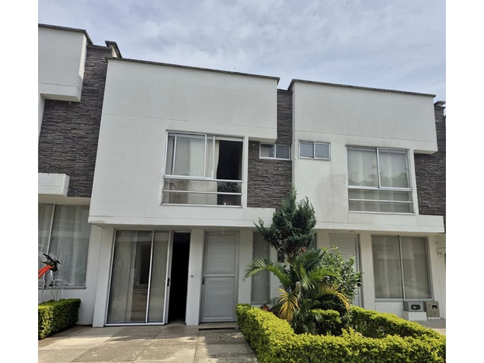 VENTA HERMOSA CASA DUPLEX EN LA PRADERA DOSQUEBRADAS — foto 1