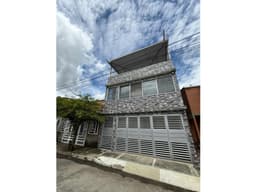 VENTA DE CASA EXTERIOR PISOS 3 EN BONANZA  AC