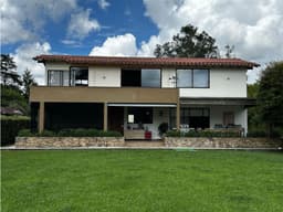 [FA] Se vende Casa Finca sector Club de Llano Grande, Rionegro