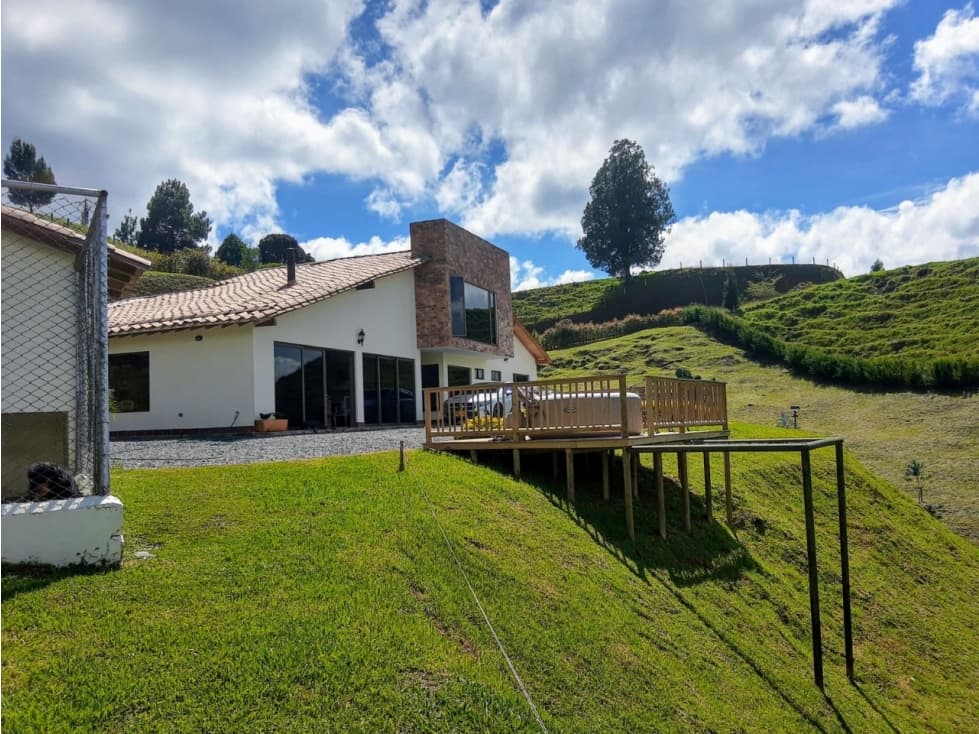 CASA EN PARCELACIÓN EL RETIRO REMODELADA — foto 2