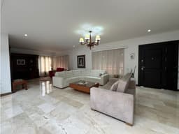 HERMOSA CASA POBLADO COLA DEL ZORRO