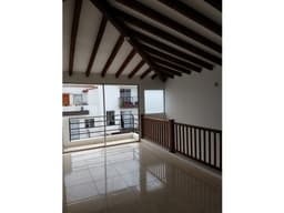 CASA DE 2 NIVELES CON ACABADOS DE LUJO CARMEN DE VIBORAL