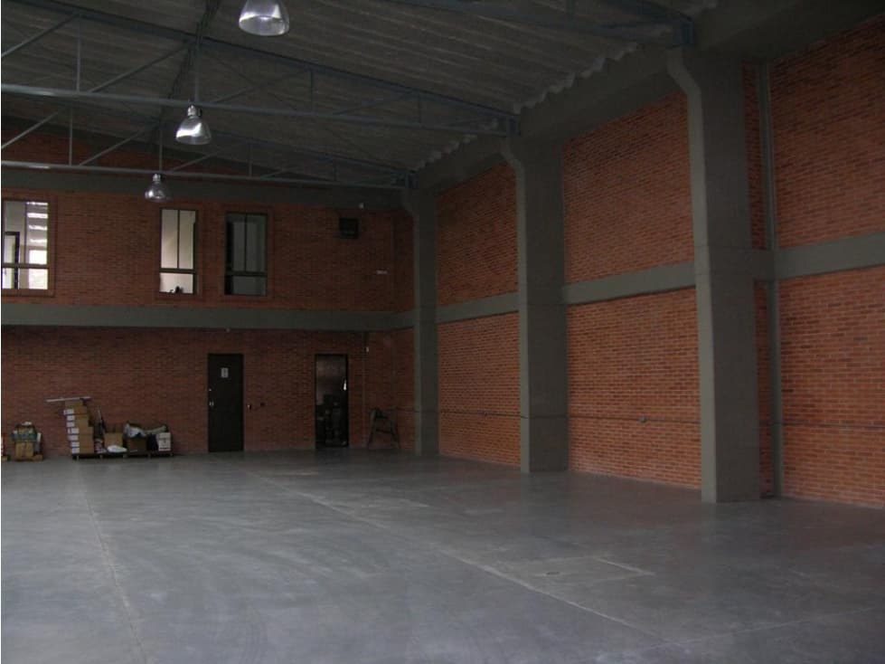 MAGNIFICA BODEGA SECTOR SANTA SOFIA — foto 5