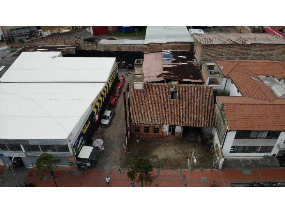 PROPIEDAD COMERCIAL EN EL CENTRO HISTÓRICO DE LA CIUDAD — foto 2