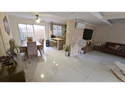 SE VENDE CASA INDEPENDIENTE EN MIRAMAR REMODELADA